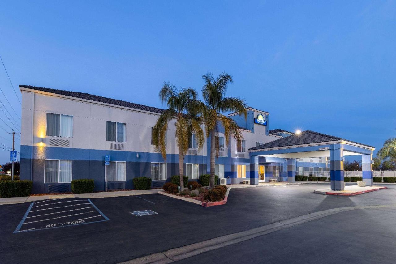 Days Inn By Wyndham Lathrop Exterior photo